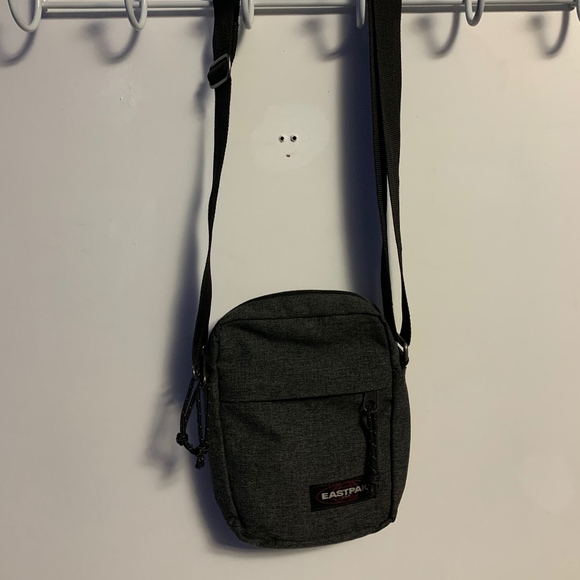 Eastpak Shoulderbag - Picture 1 of 3